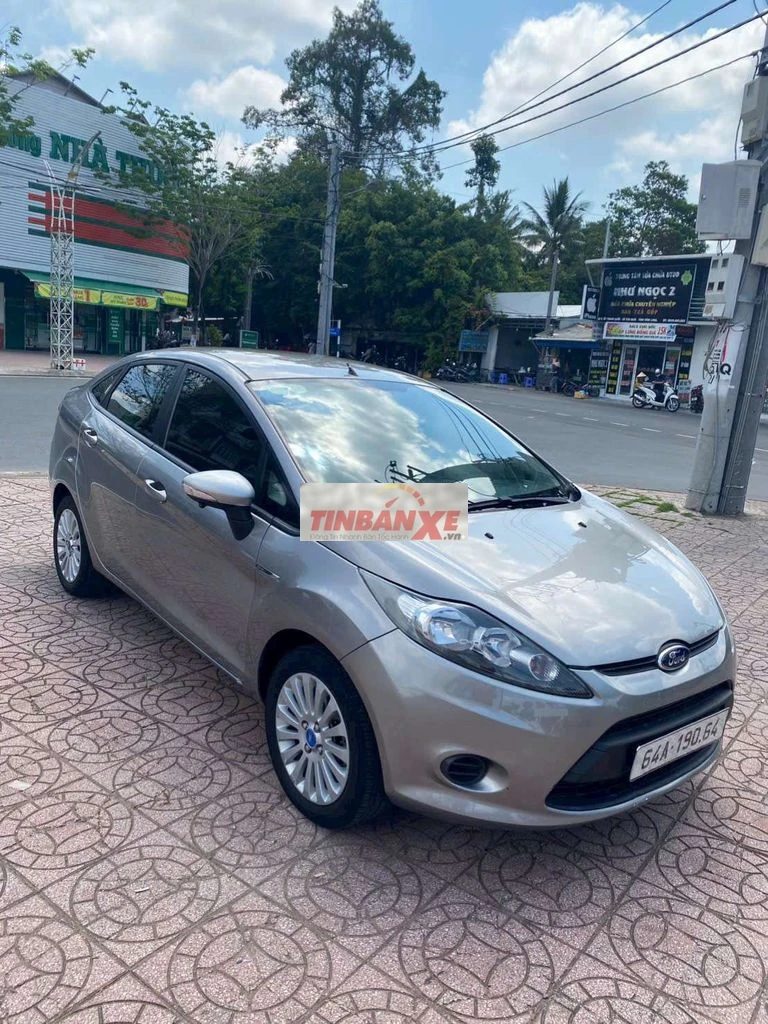 Ford Fiesta 2013 Xám 98000 km