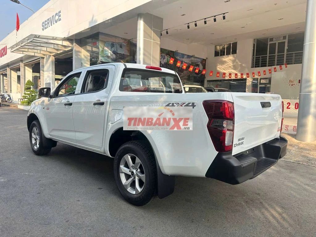 Isuzu D-Max UTZ800 2 cầu số sàn nhập Thái 2026