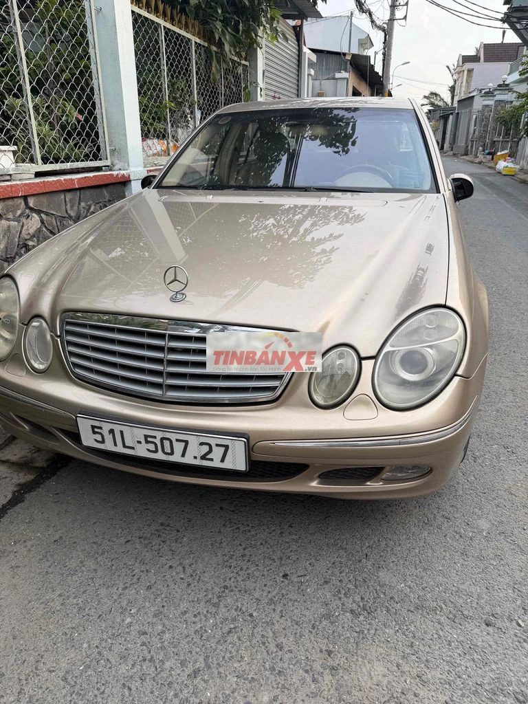Mercedes-Benz E240 Vàng cát