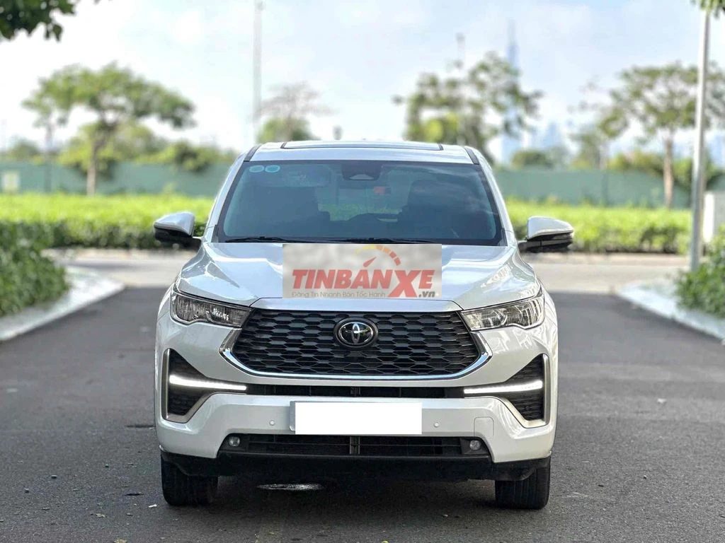 Toyota Innova Cross Hybrid 2024 Trắng 17.000 km