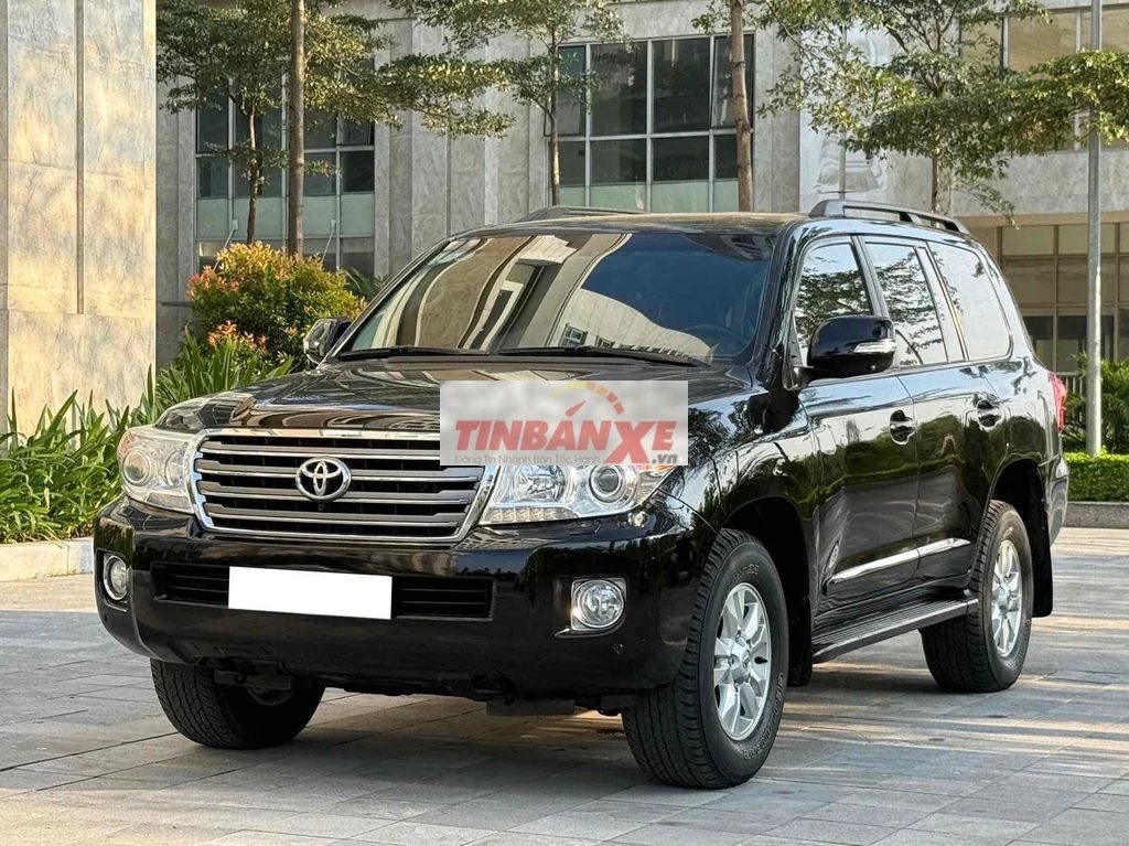 Toyota Land Cruiser VX V8 2014 Đen 7 chỗ