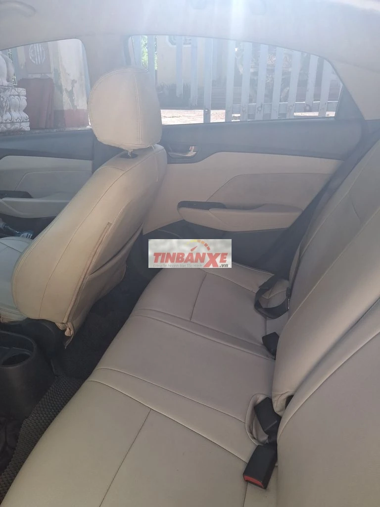 Hyundai Accent Trắng 5 chỗ
