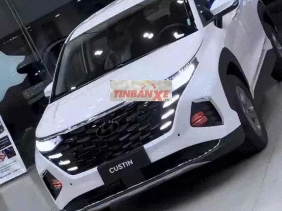 Hyundai CUSTIN 2024 Số tự động Trắng