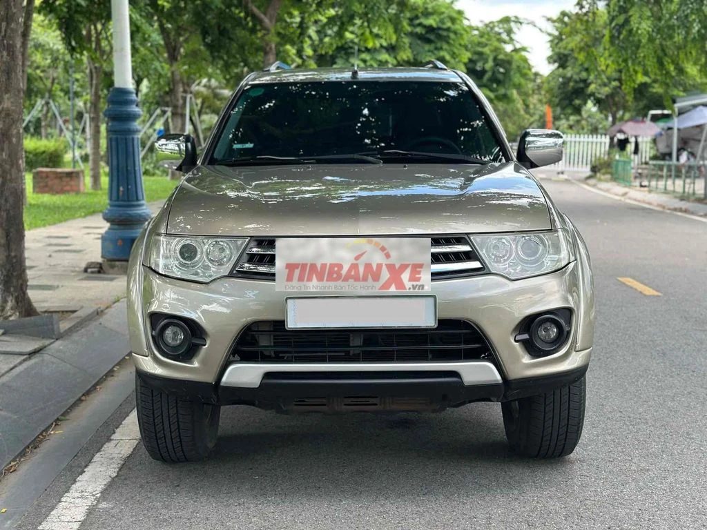 Mitsubishi Pajero Sports 2016 2.5 máy dầu số sàn