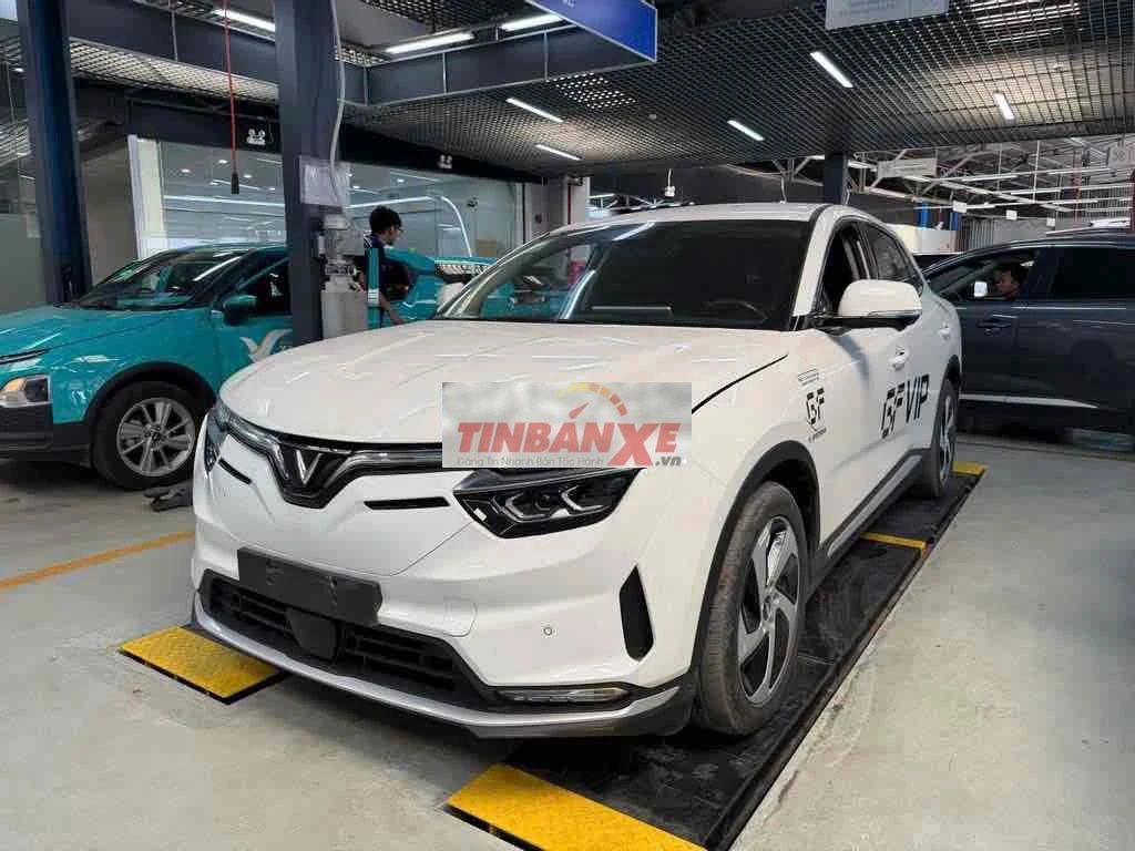 VinFast VF8 Eco 2023 Trắng Điện