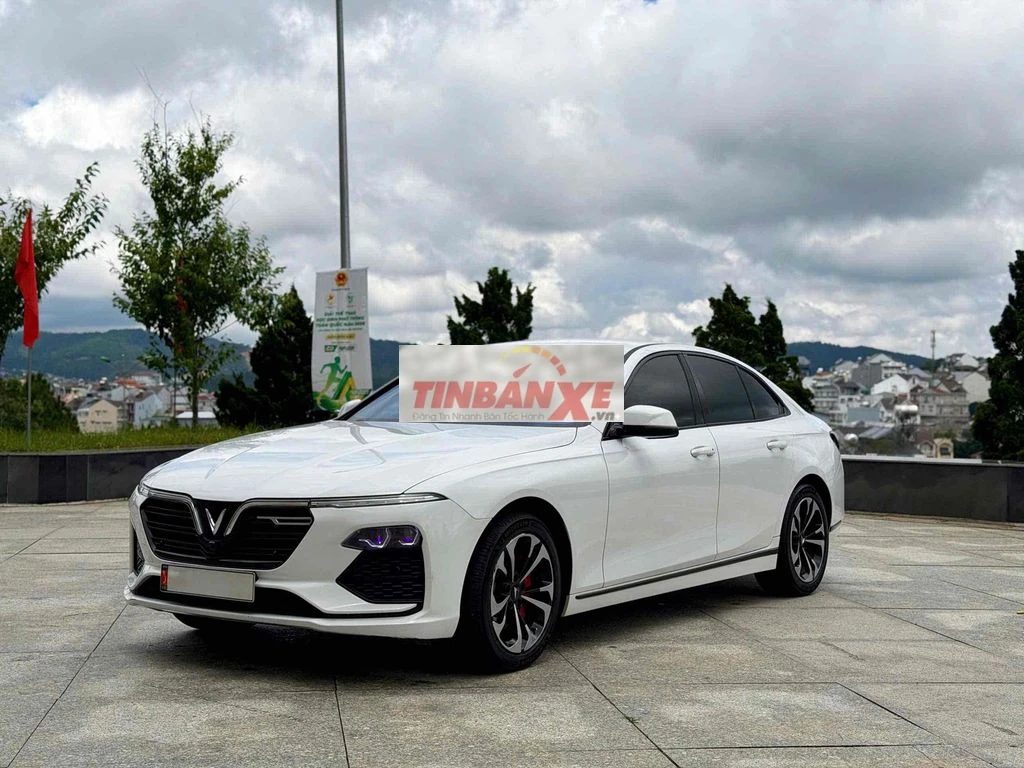 VinFast Lux A Base 2022 Trắng 60000 km
