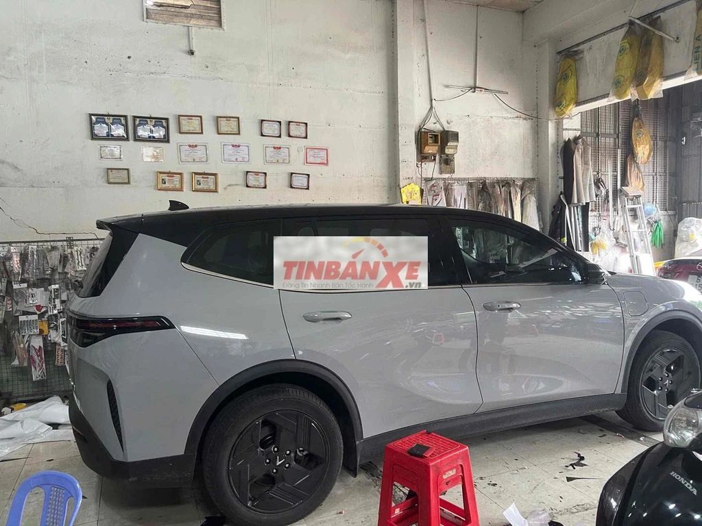 VinFast VF MPV7 2026 Xám