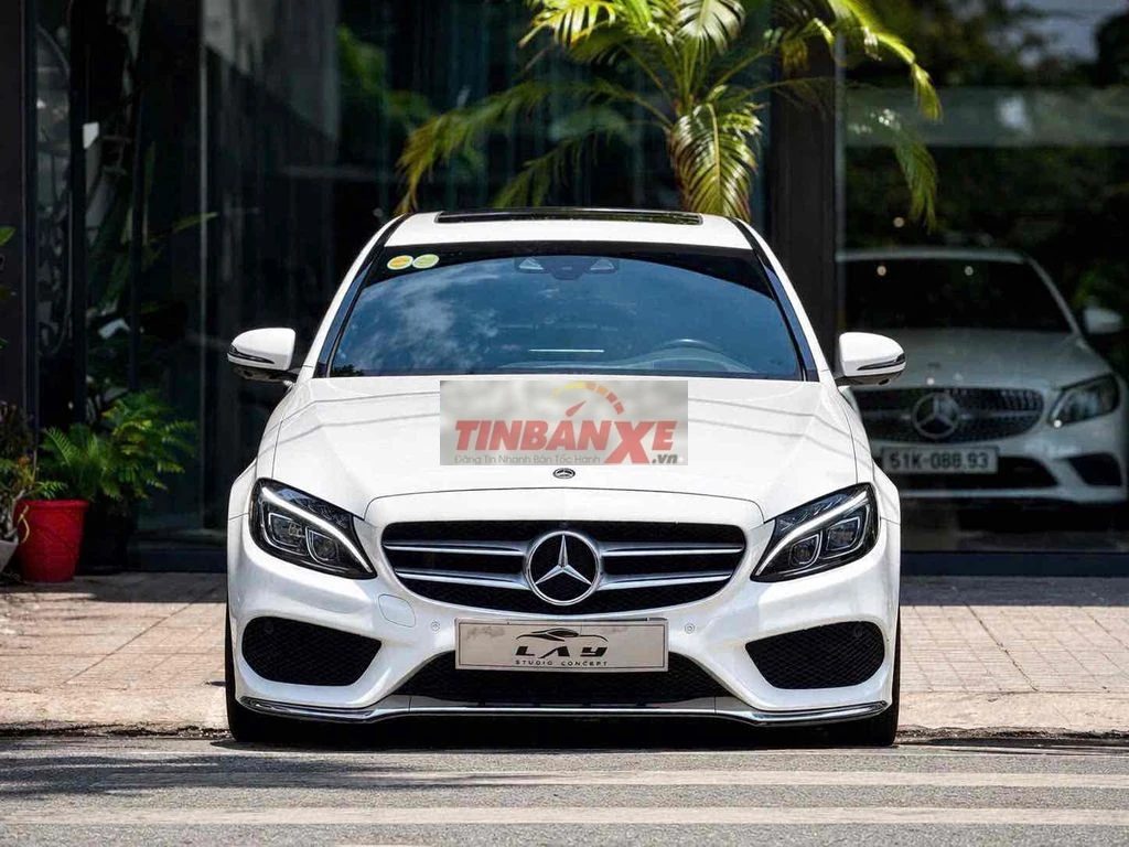 Mercedes C300 AMG Model 2018 Trắng/Đỏ thể thao