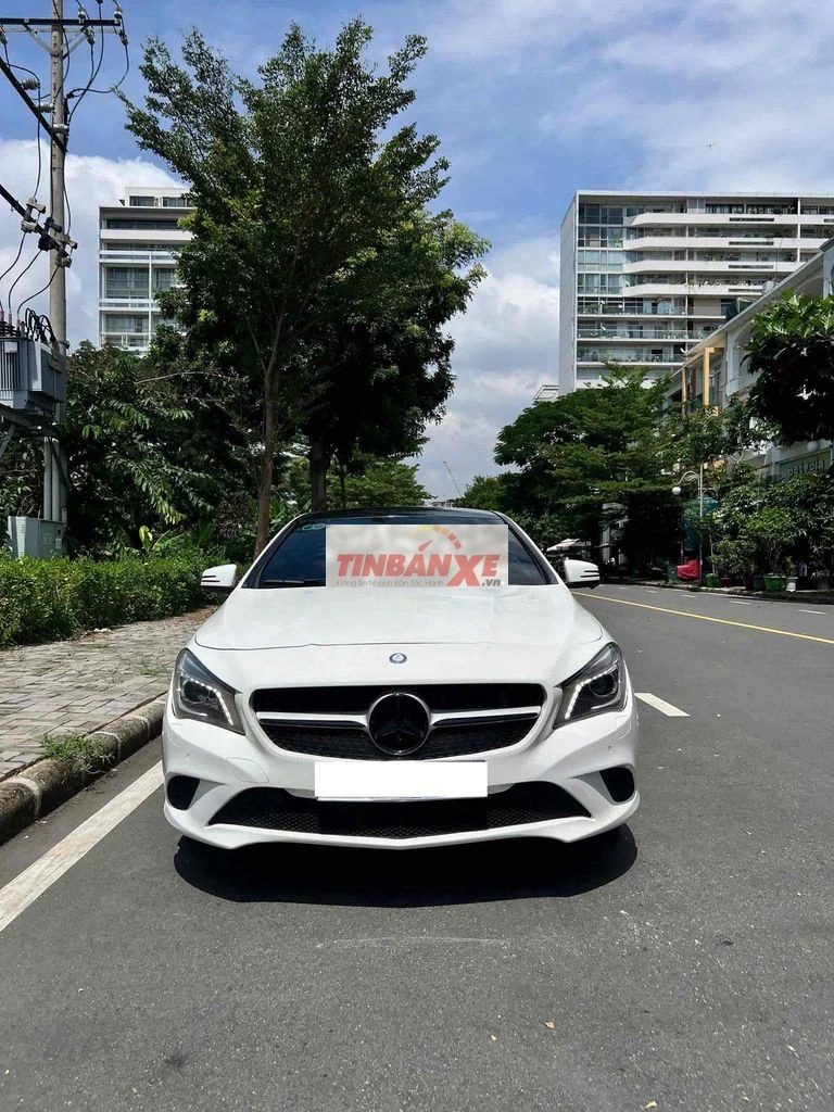 Mercedes-Benz CLA 200 Trắng 5 chỗ