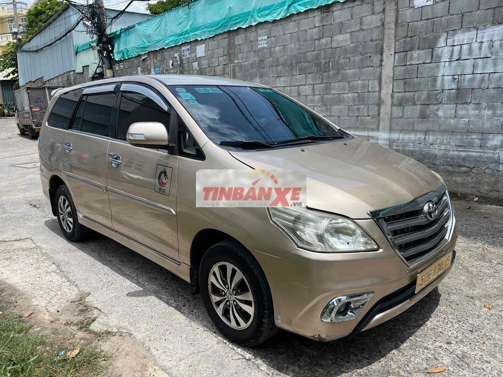 Toyota Innova E 2015 Vàng cát 7 chỗ