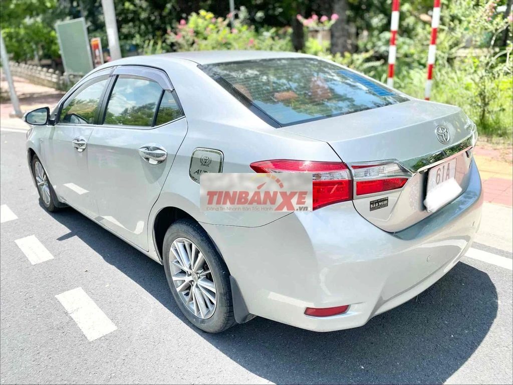 Toyota Corolla Altis 1.8 Số sàn 2015 Bạc