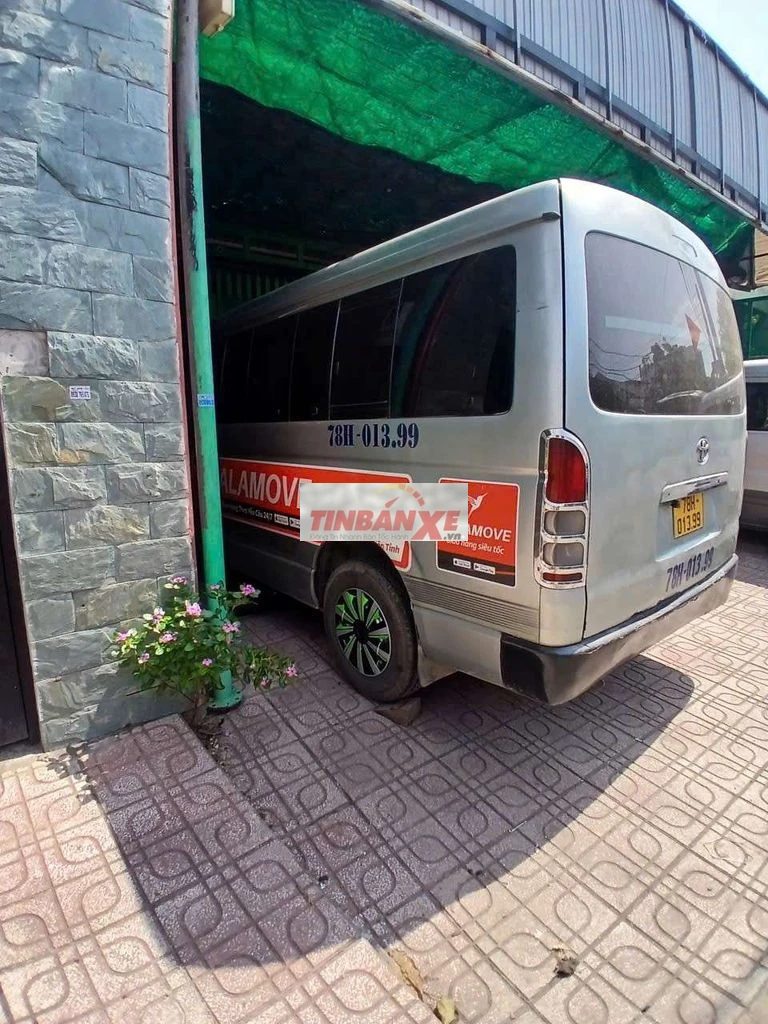 tôi bán chiếc xe Toyota 6 chỗ ngồi