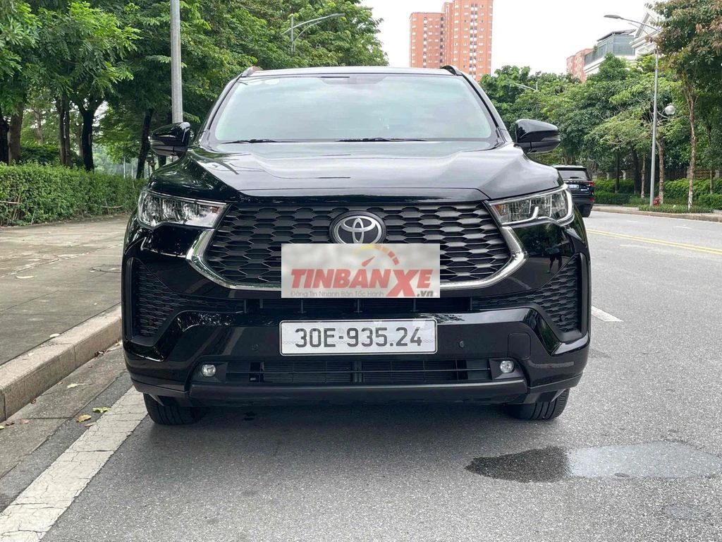 Toyota Innova Cross V 2025 Đen 1.4 vạn
