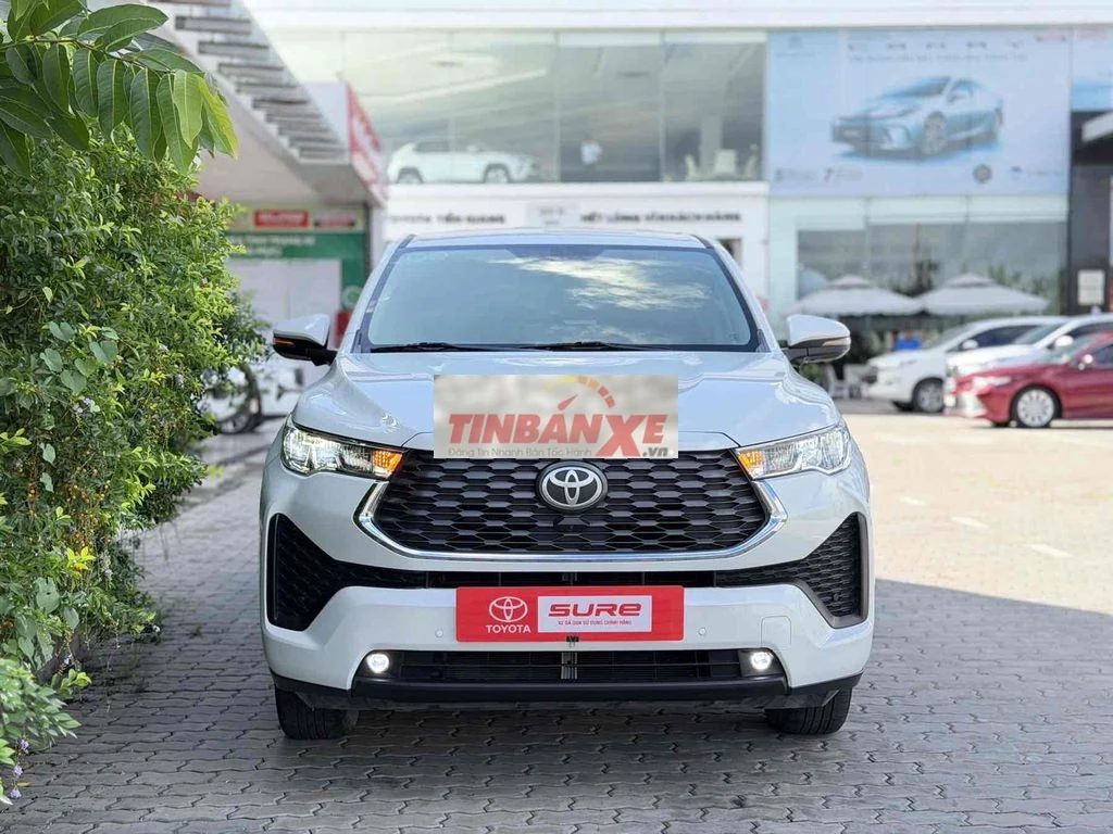 Toyota Innova Cross 2.0V 2024 Trắng 58.000 Km