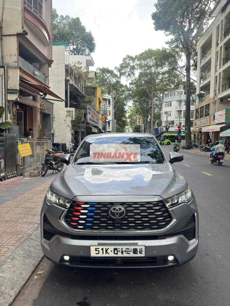 Toyota Innova Cross 2024 Số tự động 7 chỗ Bạc