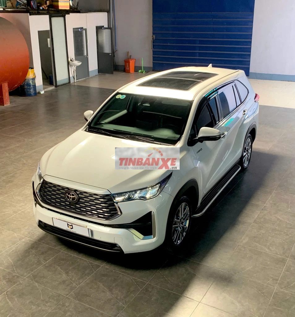 Toyota Innova Cross Hybrid 2025 Trắng