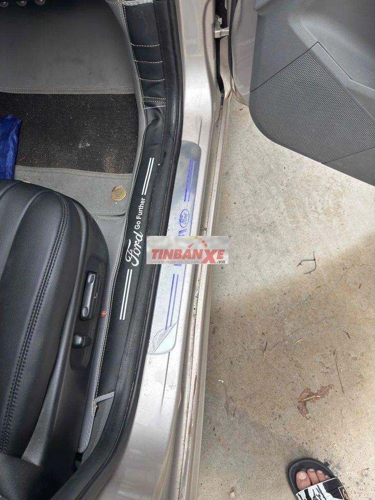 Ford focus máy dầu 2010 std màu vàng cát