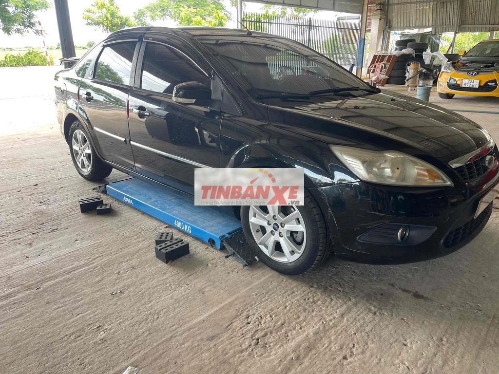 Ford Focus 2011 bản 2.0
