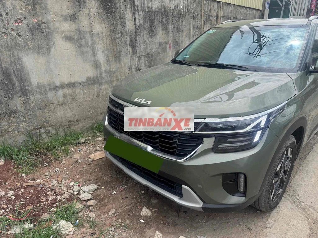 Kia Seltos 1.5 pre 2024 Xanh rêu 9000 km