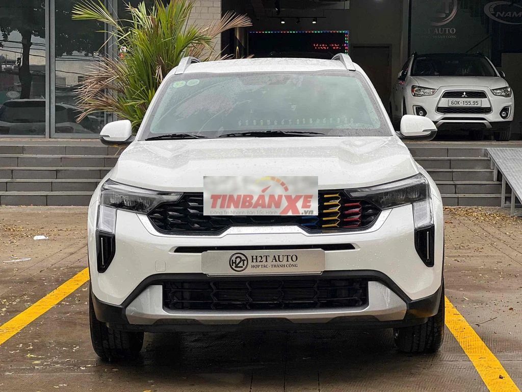 Kia Sonet luxury 2025 trắng 9.800 km