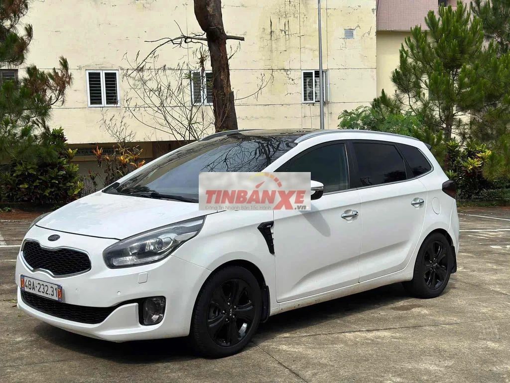 Kia Rondo 7 chỗ màu Trắng