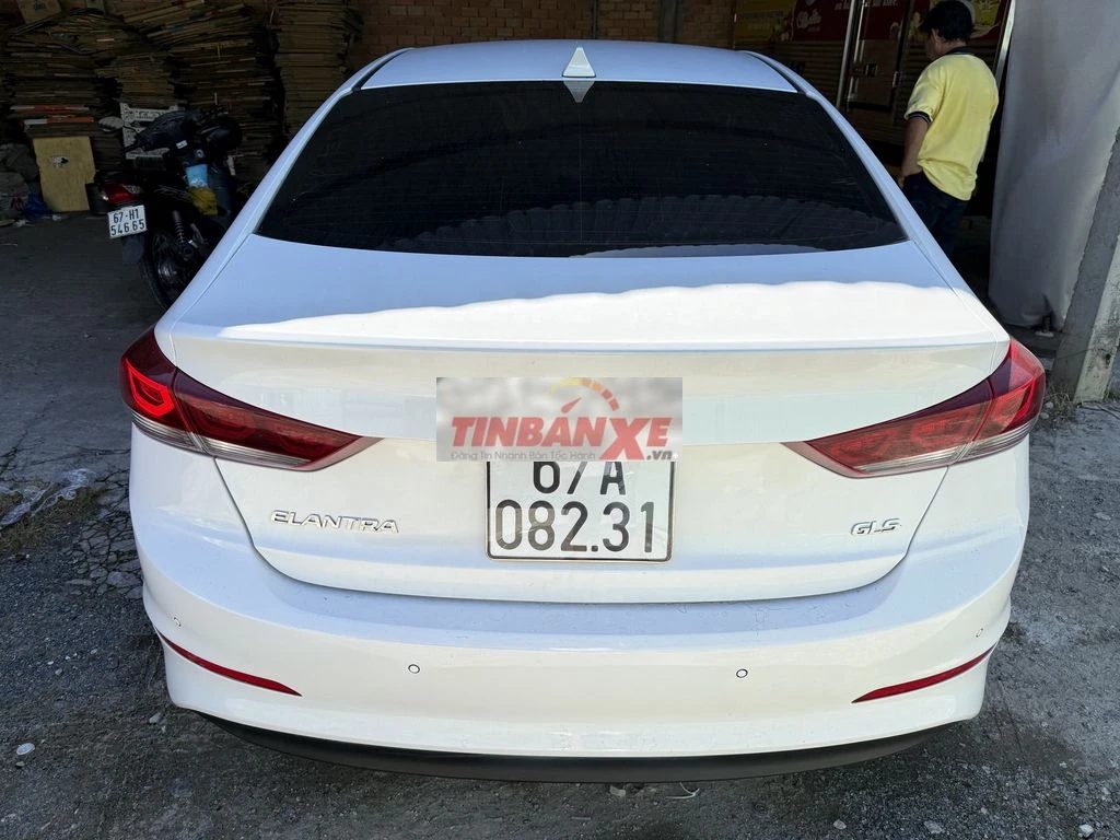 Hyundai Elantra 2018 Số sàn Trắng.