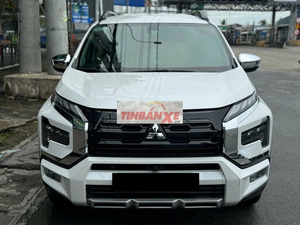 Mitsubishi Xpander Cross 2023 trắng zin đẹp