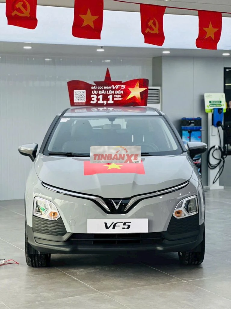 VF5 đưa 60 đồng, bao nợ xấu nhóm 5