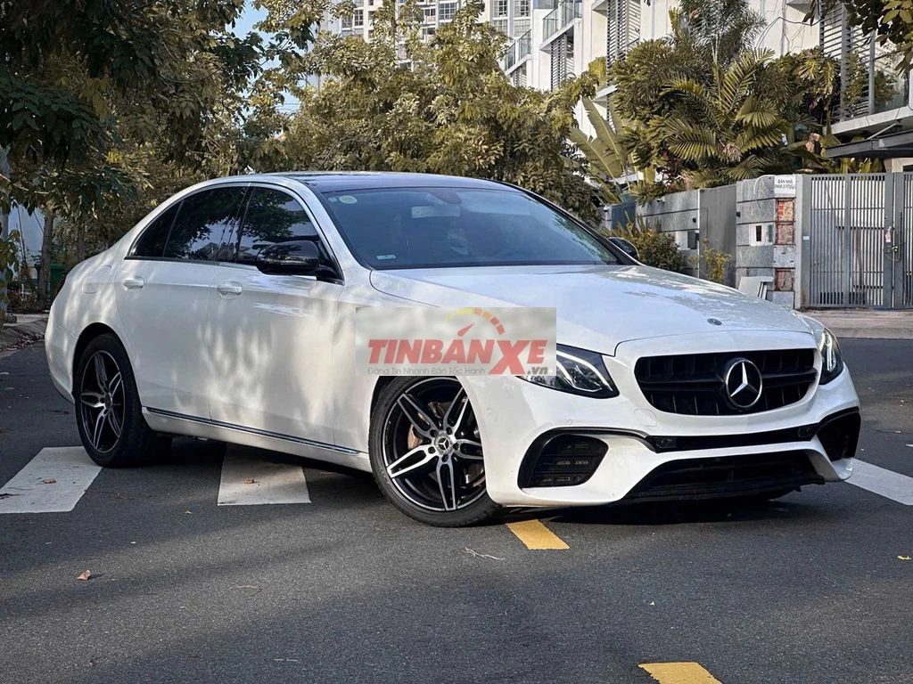Mercedes-Benz E200 2019 đã up body E300 Trắng
