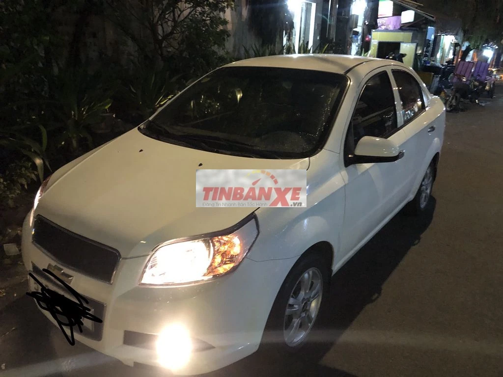 Chevrolet Aveo LT Trắng