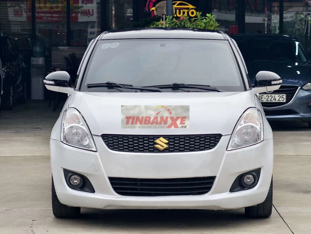 Suzuki Swift RS 2017 Trắng Tự động 9 vạn