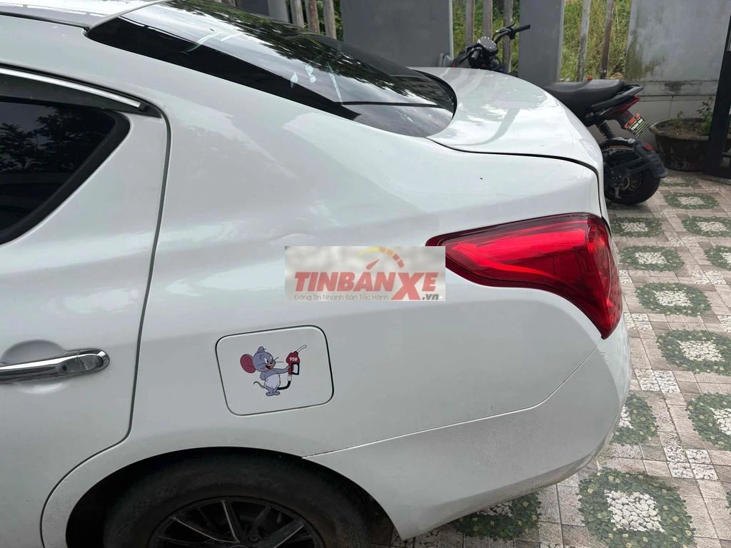 Nissan Sunny Trắng