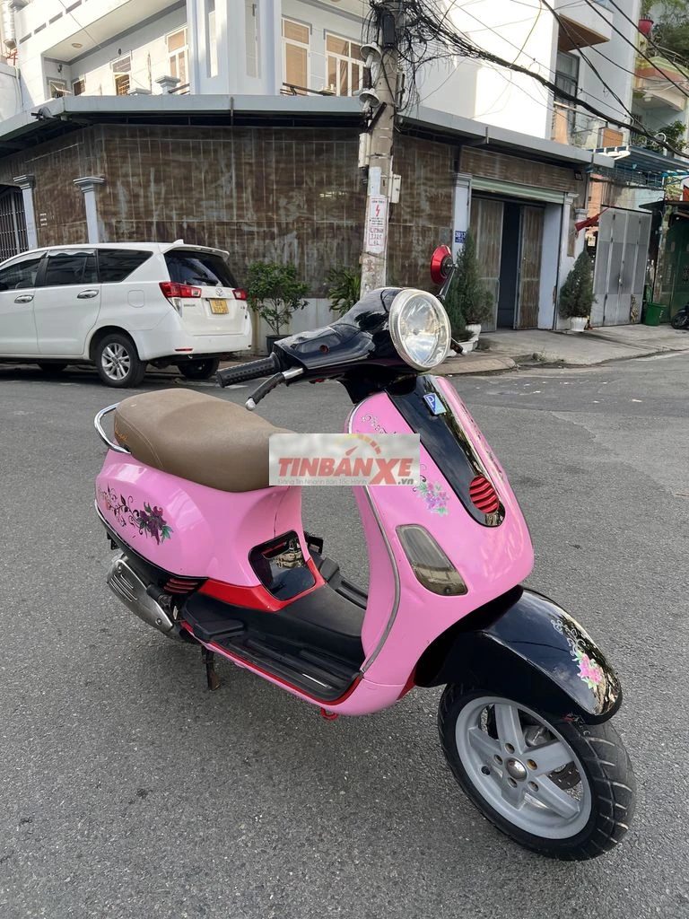 Piaggio Vespa LX 150 Biển Số TP. Đỏ hồng