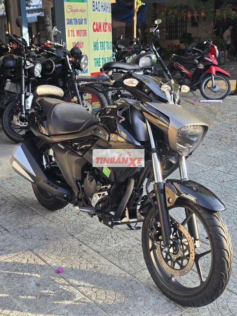 Suzuki Intruder 4000km màu Đen