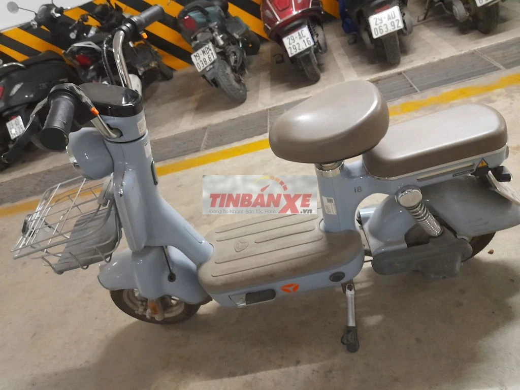 Xe máy điện Yadea i8 2025 Xám