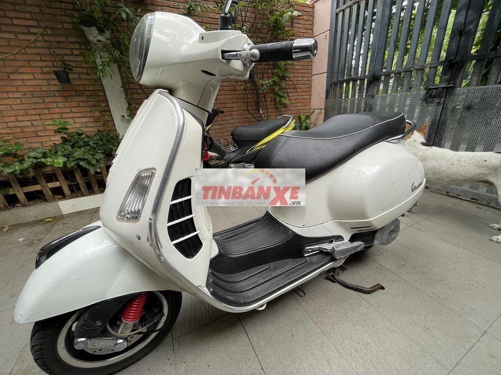 Piaggio Vespa GTS 125 i.e Trắng 80.000 km