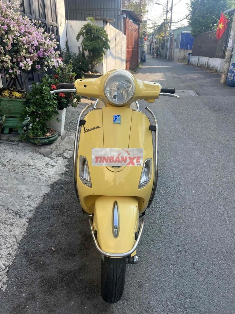 Piaggio Vespa 150cc đk 2012 Vàng Fi bstp giá tốt