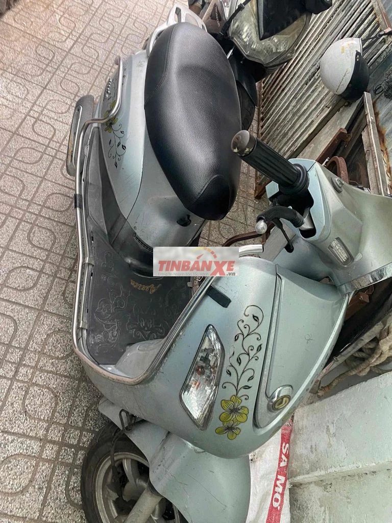 Xe tay ga SYM Attila Bạc