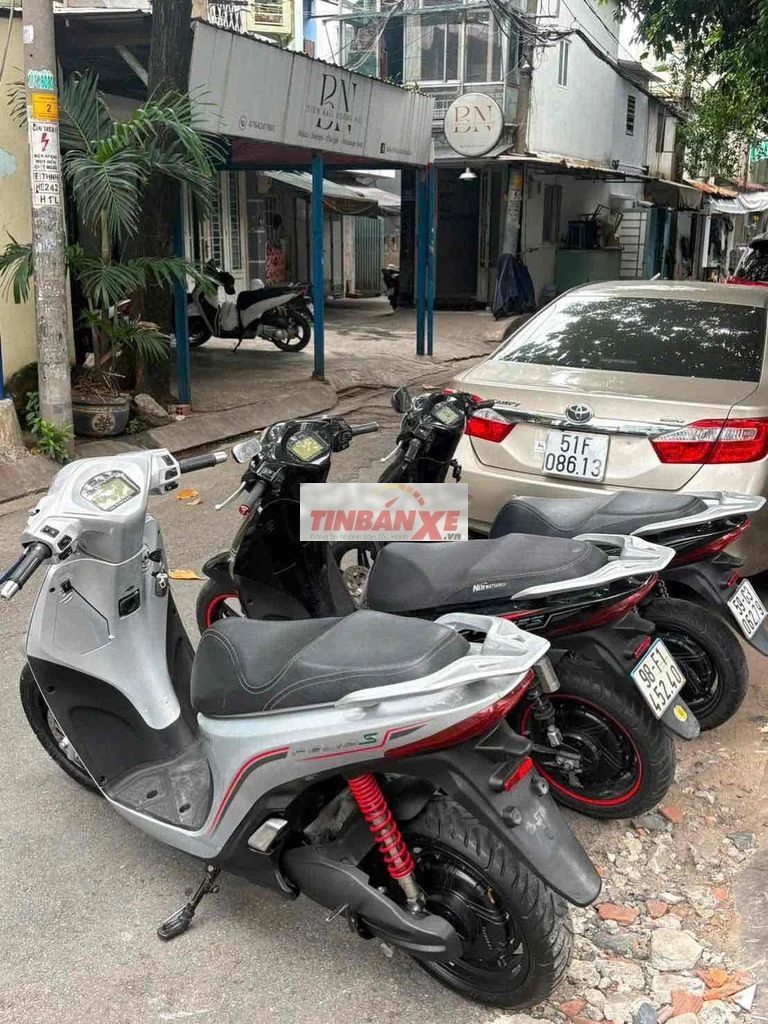 Xe máy điện VinFast Feliz S Đen, Bạc 100km/sạc