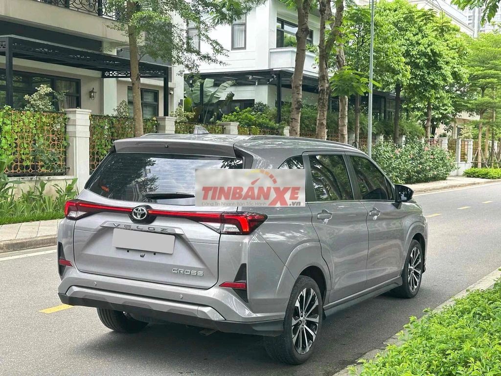 Toyota Veloz Cross 7 chỗ Xám 74236 km