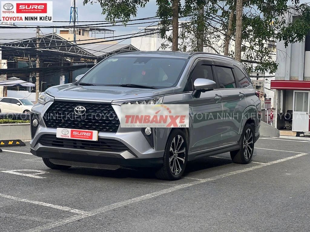 Toyota Veloz Cross Top 2025 Bạc 27.000 Km