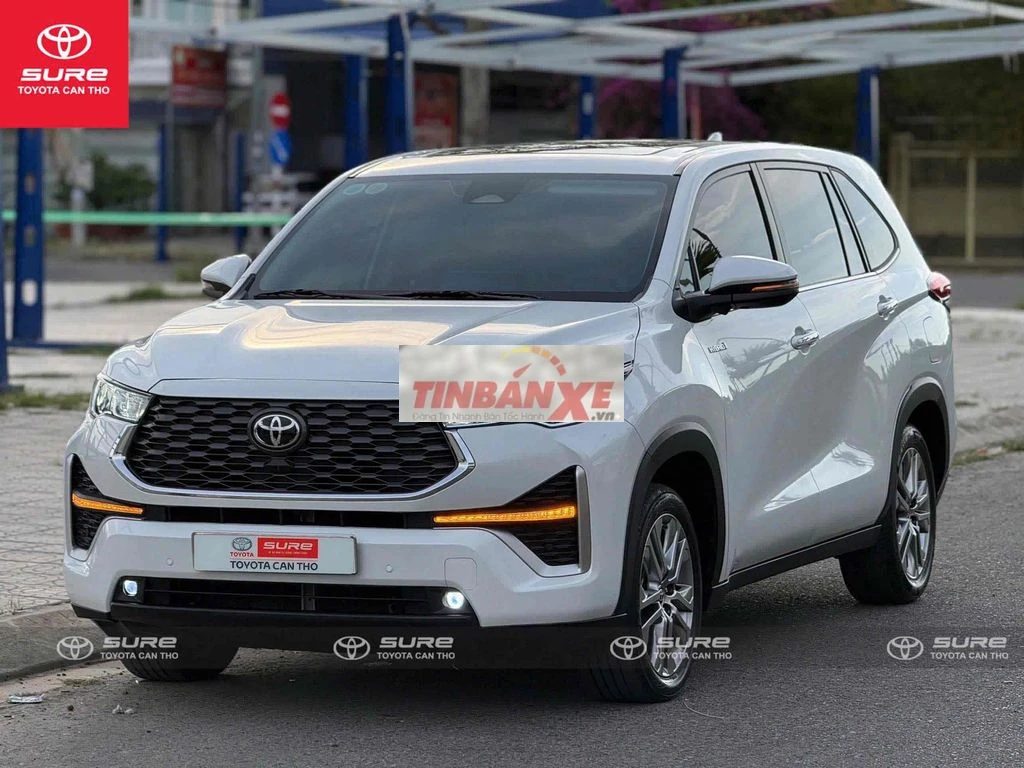 Toyota Innova Cross Hybrid 2024
