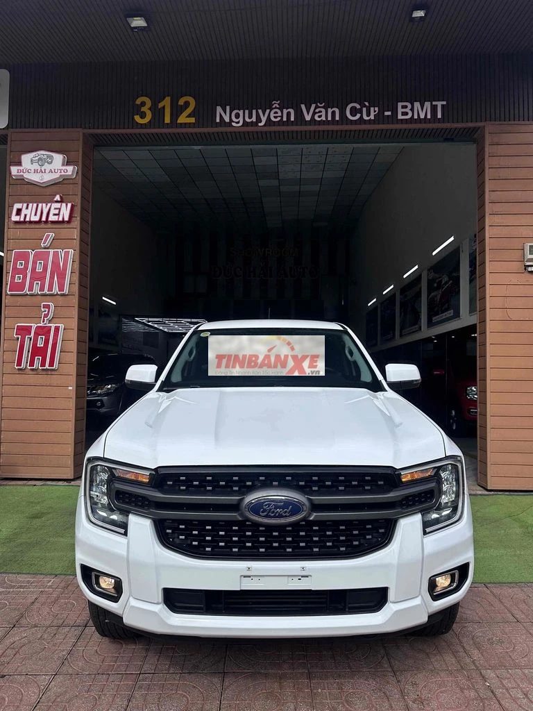 Ford Ranger XLS 2023 Diesel Tự động 6 cấp Trắng