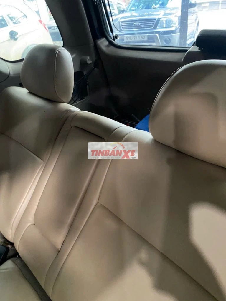 Ford Escape 5 chỗ màu Đen