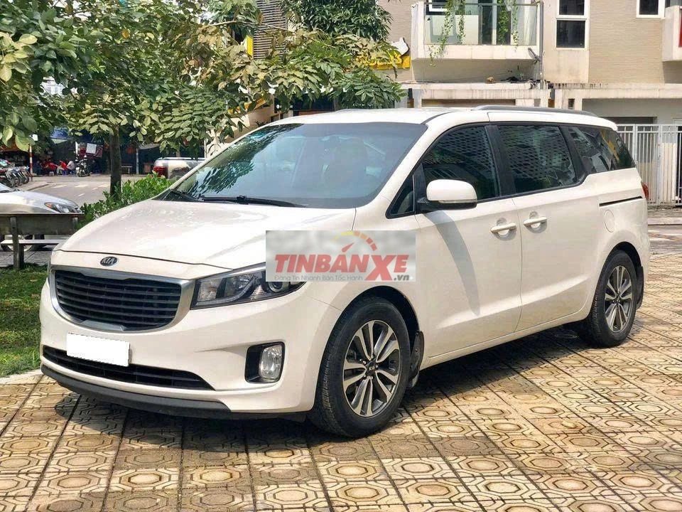 Kia Sedona DAT 2018 máy dầu màu trắng