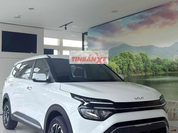 Carens 1.5L Deluxe 157tr nhận xe bon bon