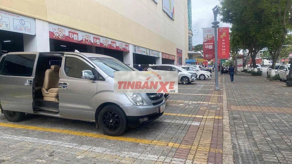Hyundai Starex 2014 Bạc