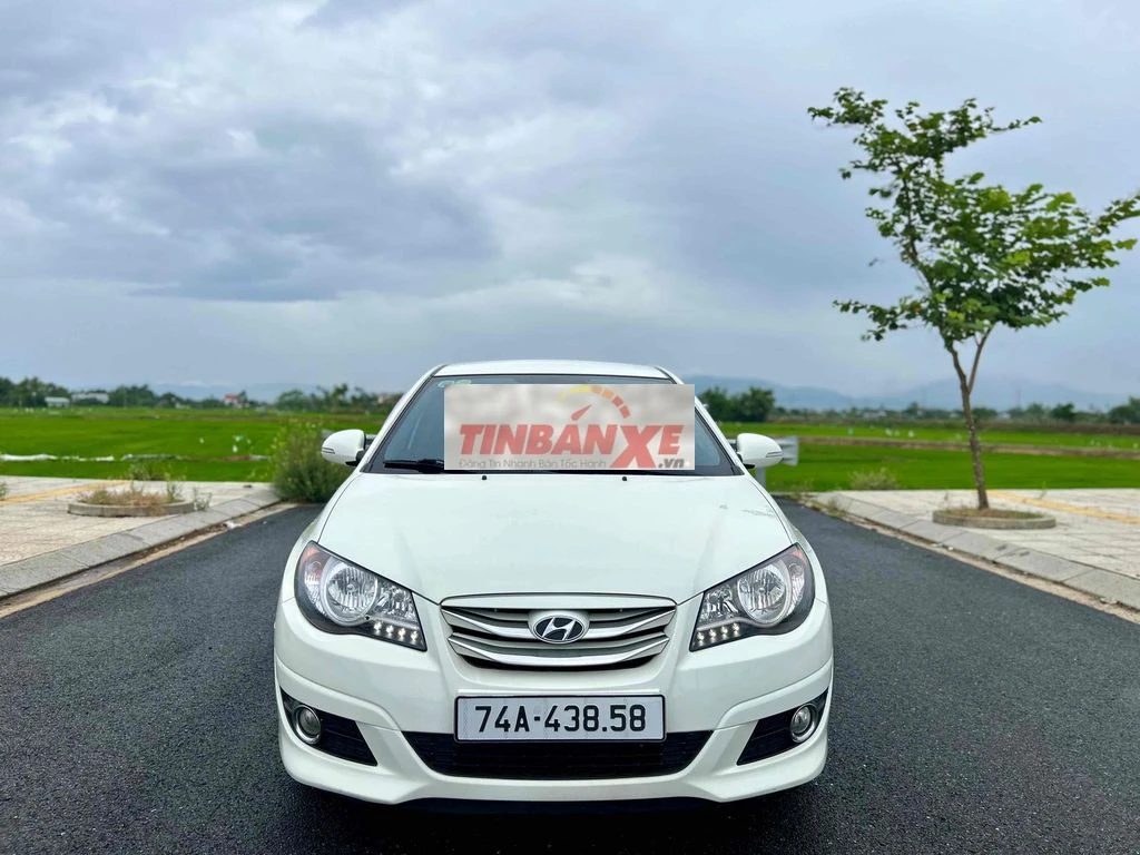 Hyundai Avante 2011 Số sàn Trắng