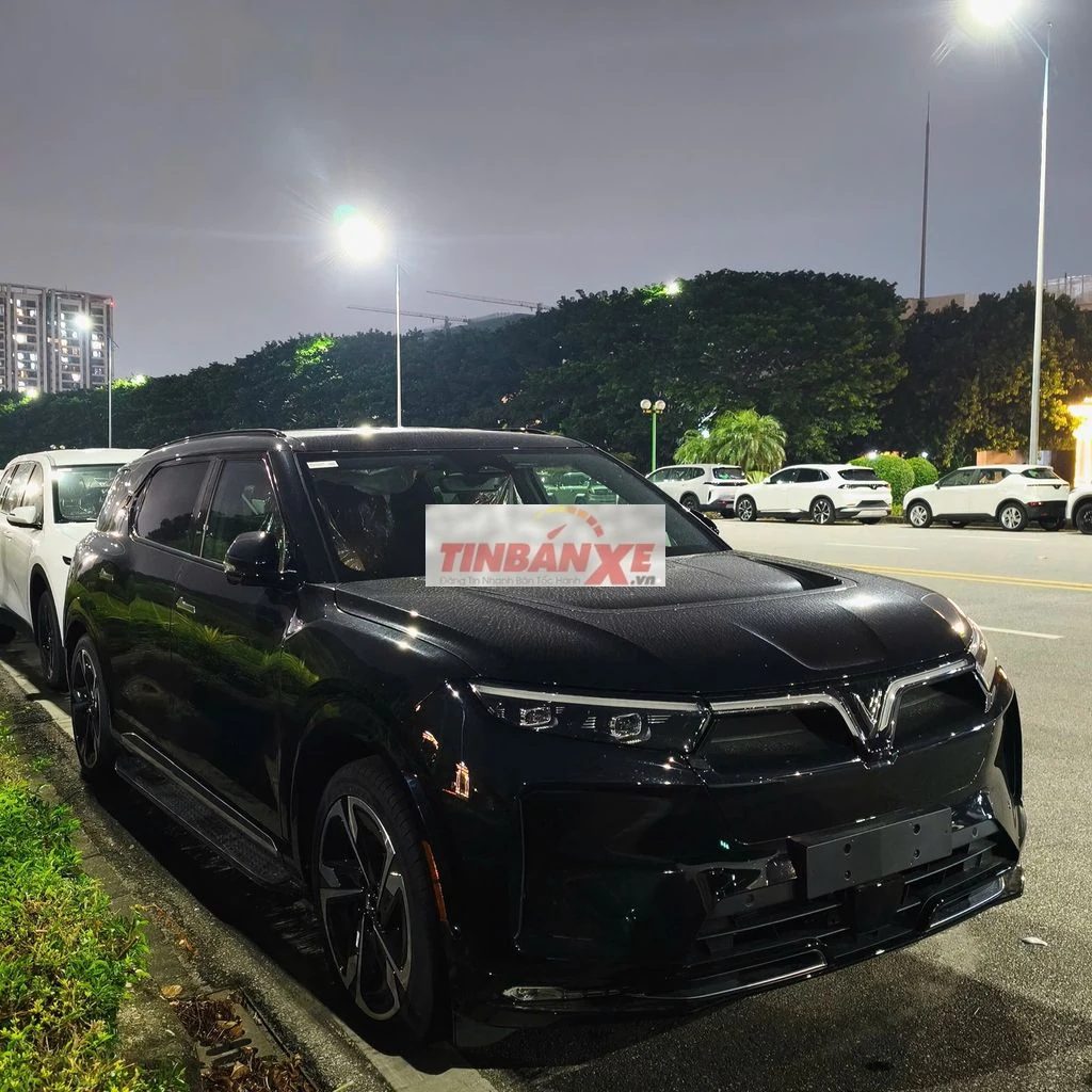 VinFast VF9 PLUS Trần Thép Đen SUV điện