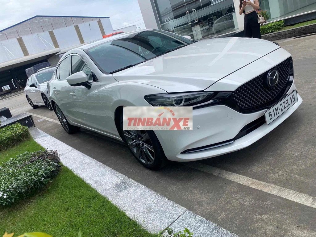 Mazda Mazda 6 2.5 Trắng 5 chỗ